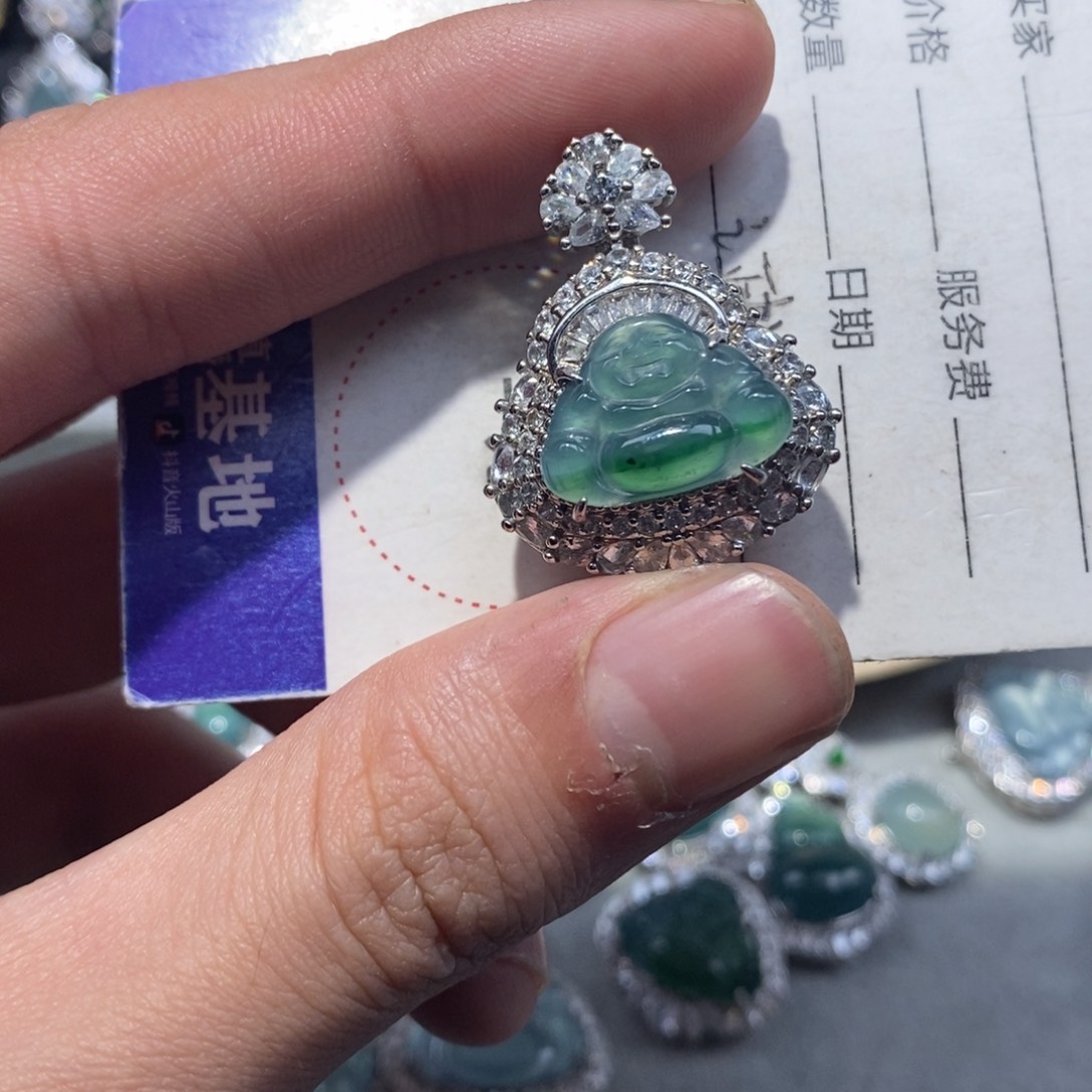 翡翠颈饰未镶嵌翡翠