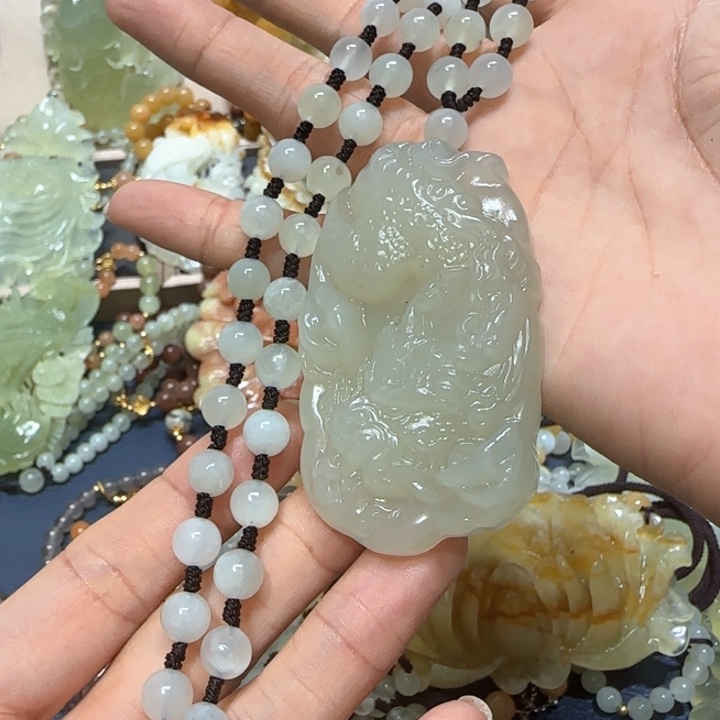 蛇纹石玉吊坠合金