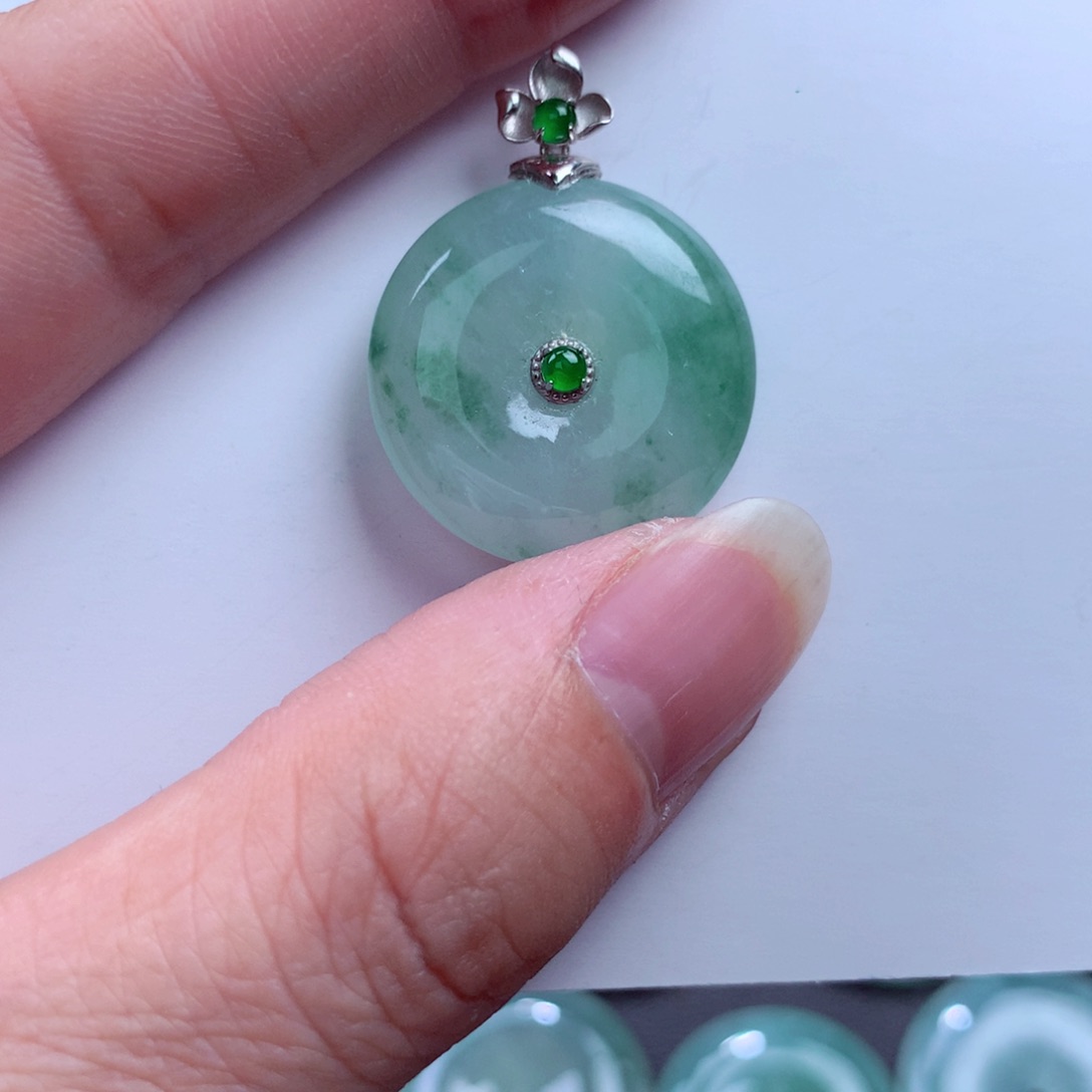 翡翠吊坠(不含链)18K金镶嵌