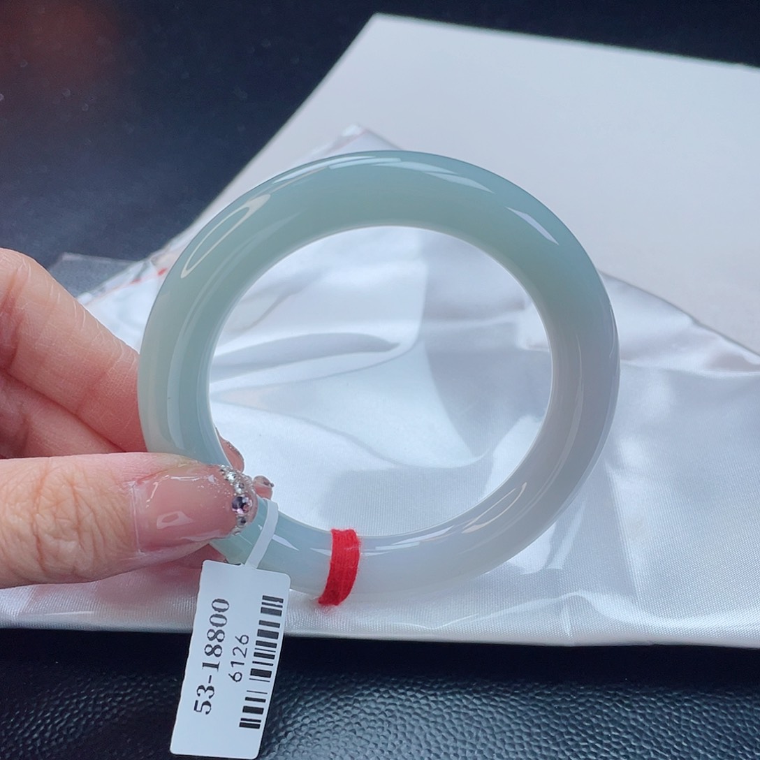 翡翠手镯未镶嵌翡翠