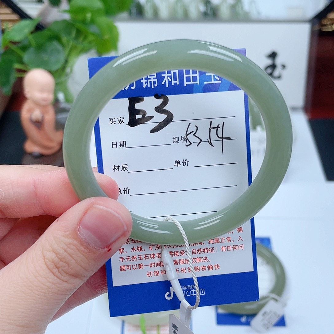 和田玉手镯未镶嵌