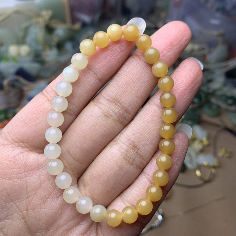 卡6mm左右新疆且末渐变糖白小手链小尺寸送礼自带百搭