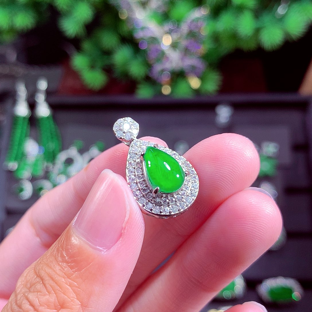 颈饰未镶嵌翡翠天然