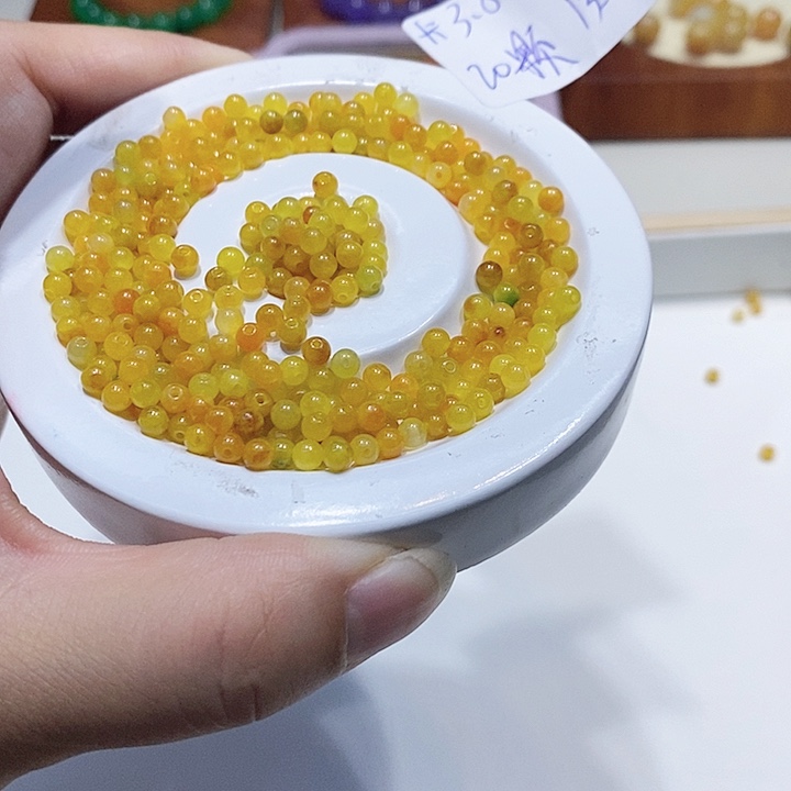 翡翠散珠冰鸡油黄20颗