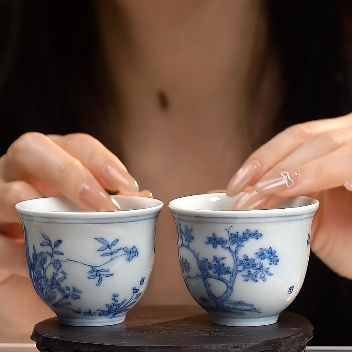 F青花花卉诗题纹铃铛杯一对