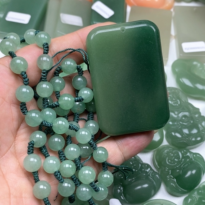 东陵石未镶嵌颈饰懂