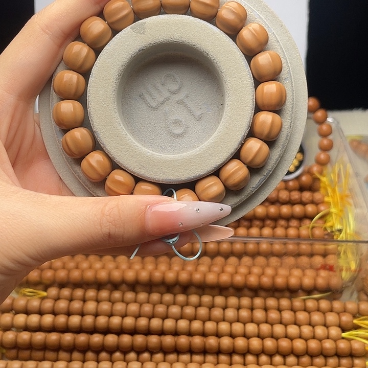 昕***然手串猴头核桃鲨鱼