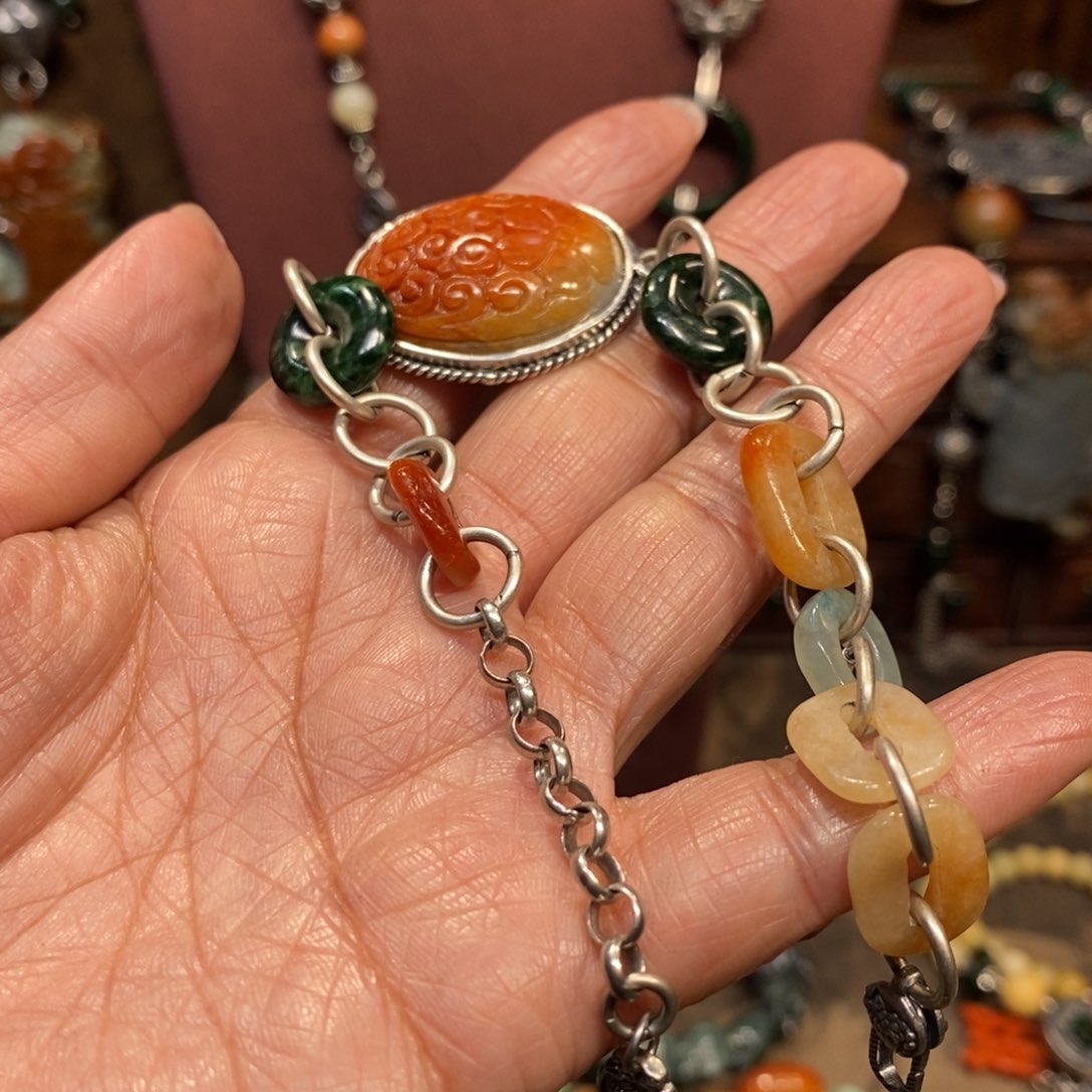 翡翠吊坠(赠链)未镶嵌