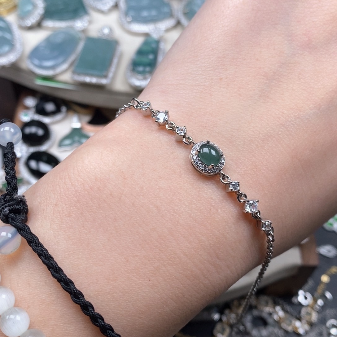 翡翠颈饰未镶嵌翡翠