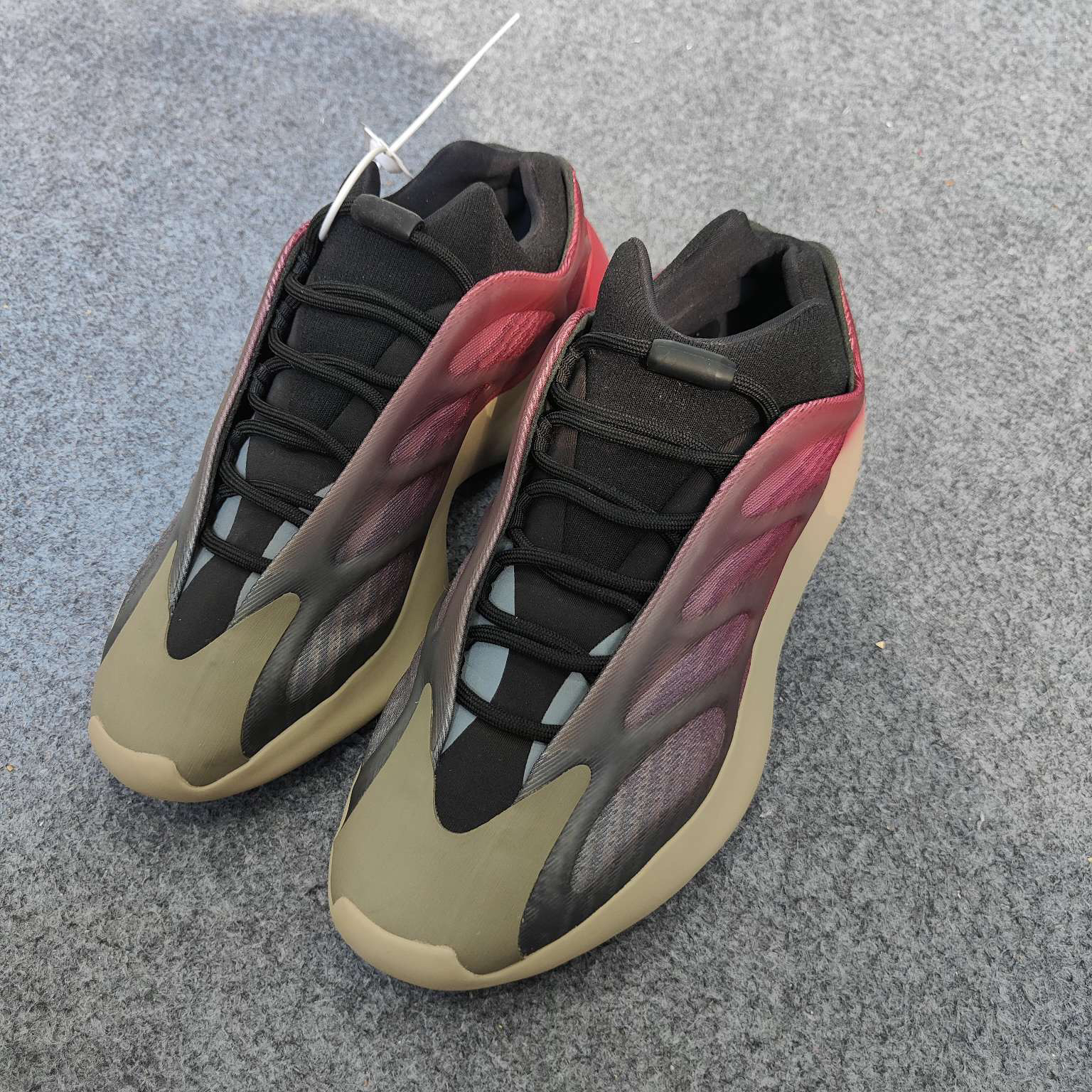 95新 MM6 700 霓虹 42.5码 TT1701 鞋