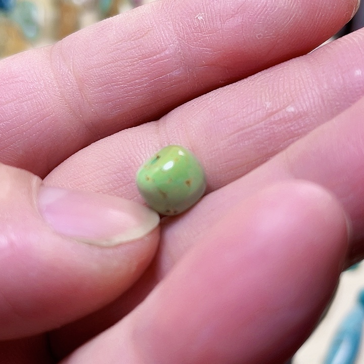 绿松石颈饰未镶嵌