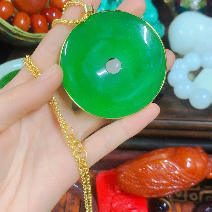 翡翠未镶嵌颈饰正能量的人都是有好脾气的