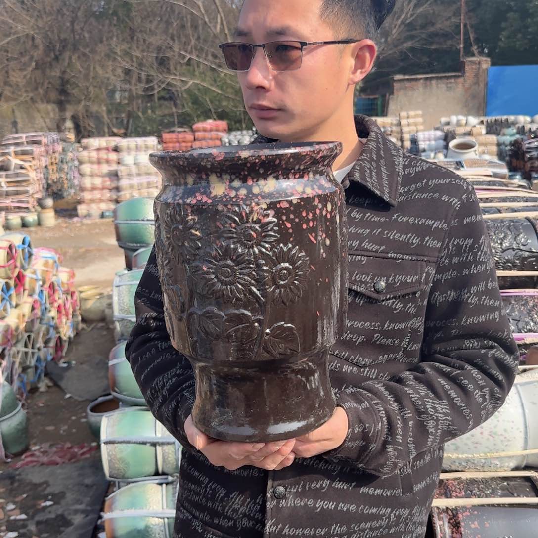 紫砂花盆口21高31（一个红色太阳花