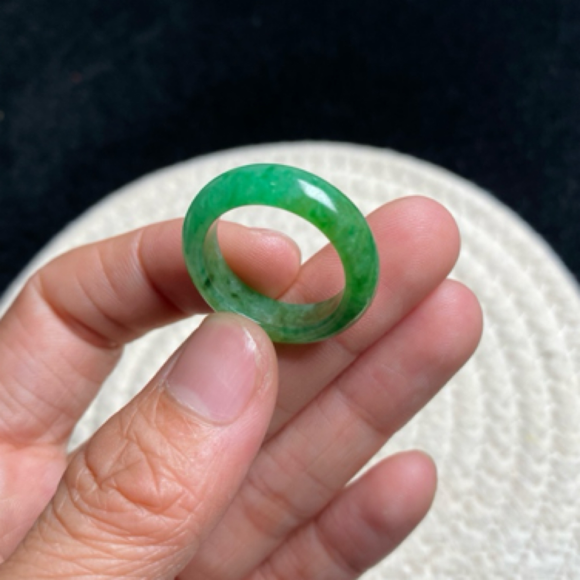 阳绿飘花天然翡翠A货戒圈