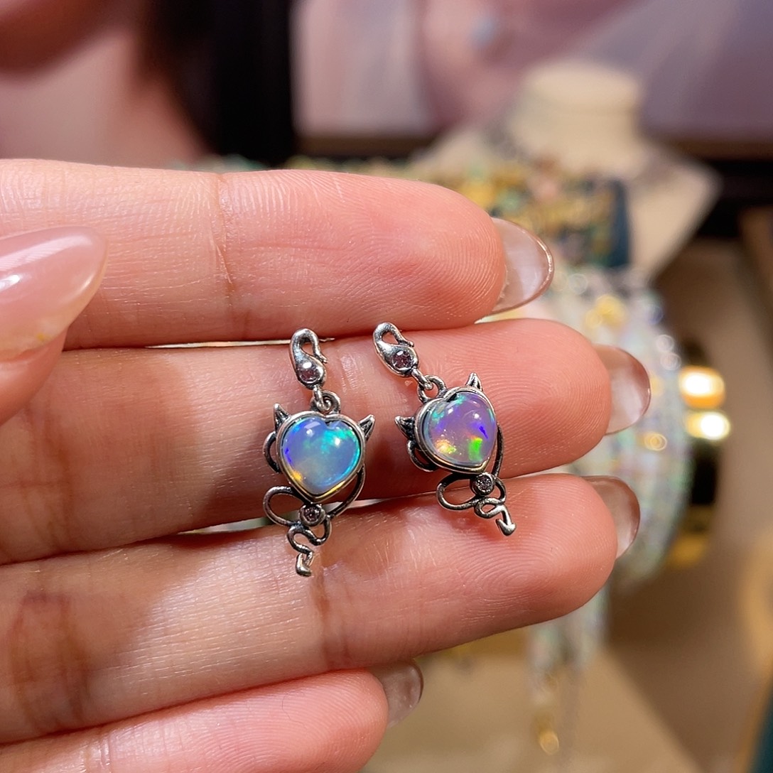 银S925镶嵌欧泊耳钉）卡*恩