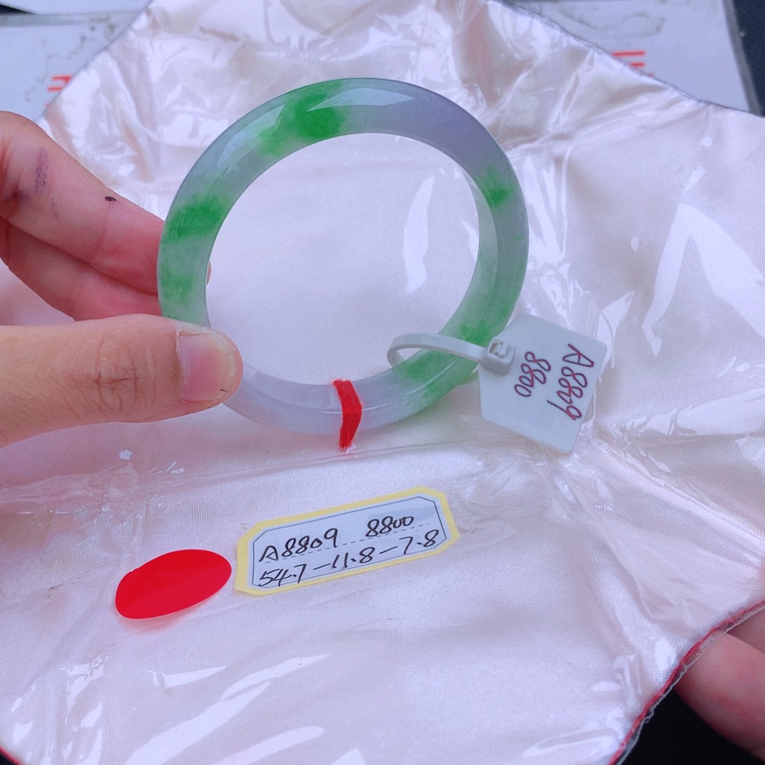 翡翠手镯未镶嵌翡翠