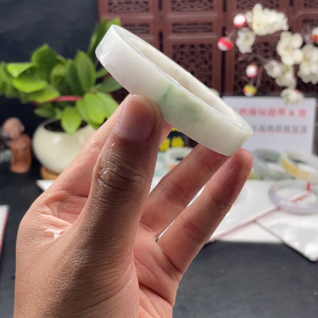 定制翡翠未镶嵌翡翠手镯