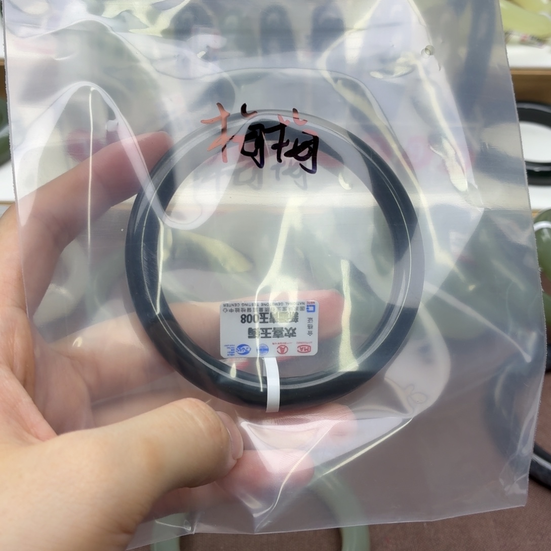 梅***梅和田玉手镯未镶嵌