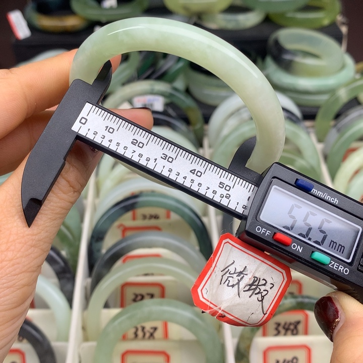 蛇纹石玉未镶嵌手镯346