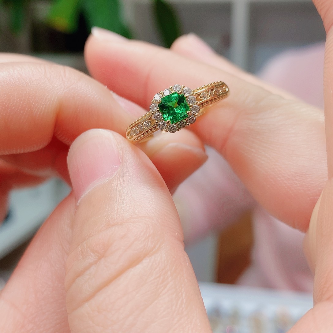 银S925镶嵌戒指石榴石（沙弗莱）