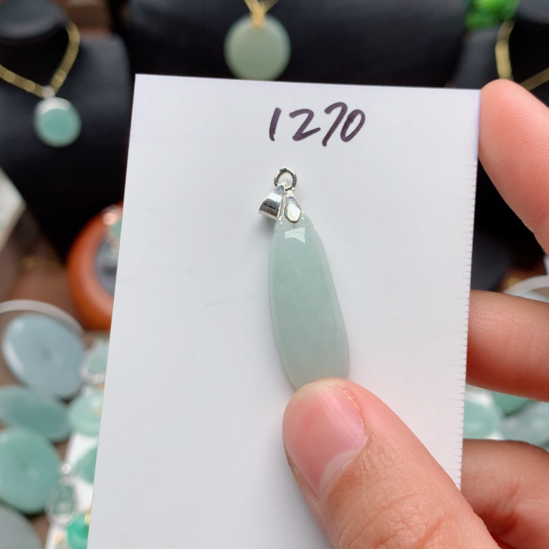 翡翠颈饰合金吊坠