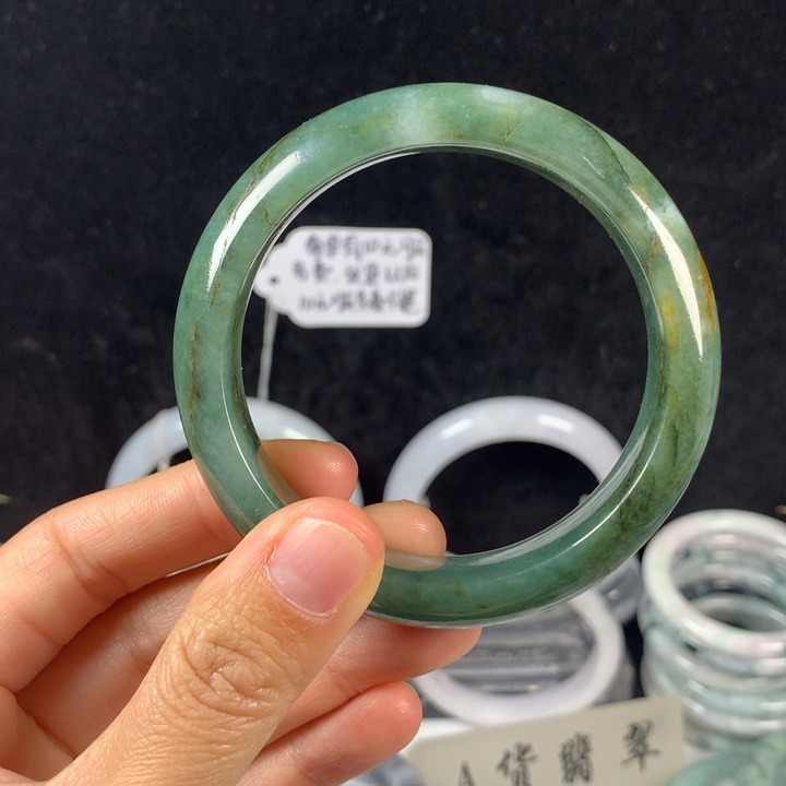 翡翠未镶嵌手镯57号。 55圈