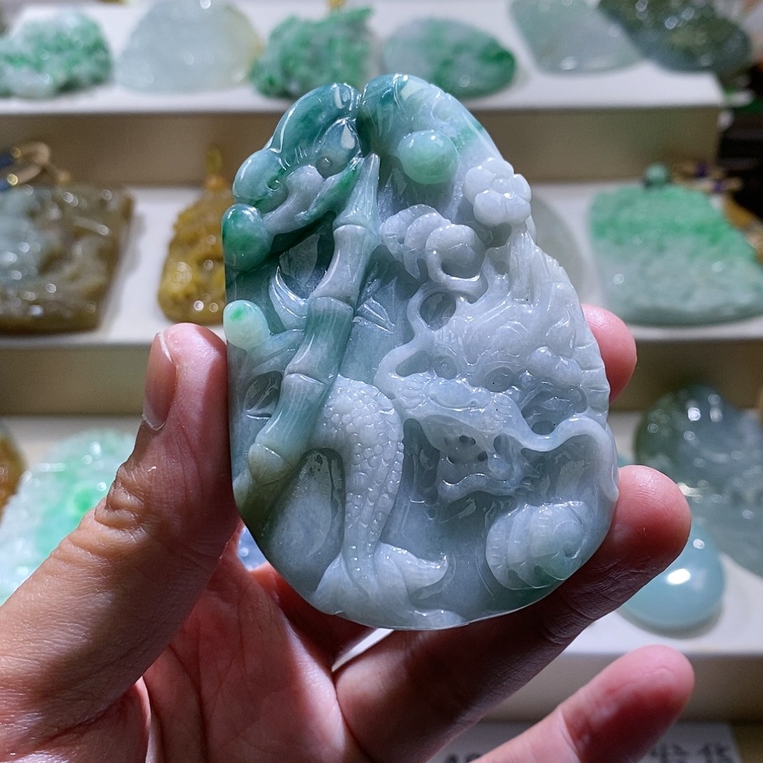 【闪购商品】翡翠颈饰未镶嵌龙牌