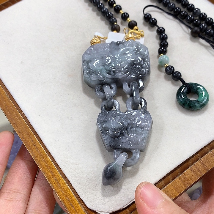 翡翠未镶嵌颈饰翡翠吊坠