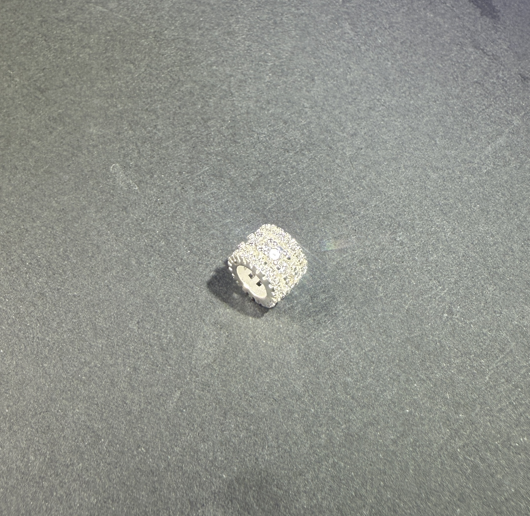 经典百搭璀璨路路通吊坠（25699）