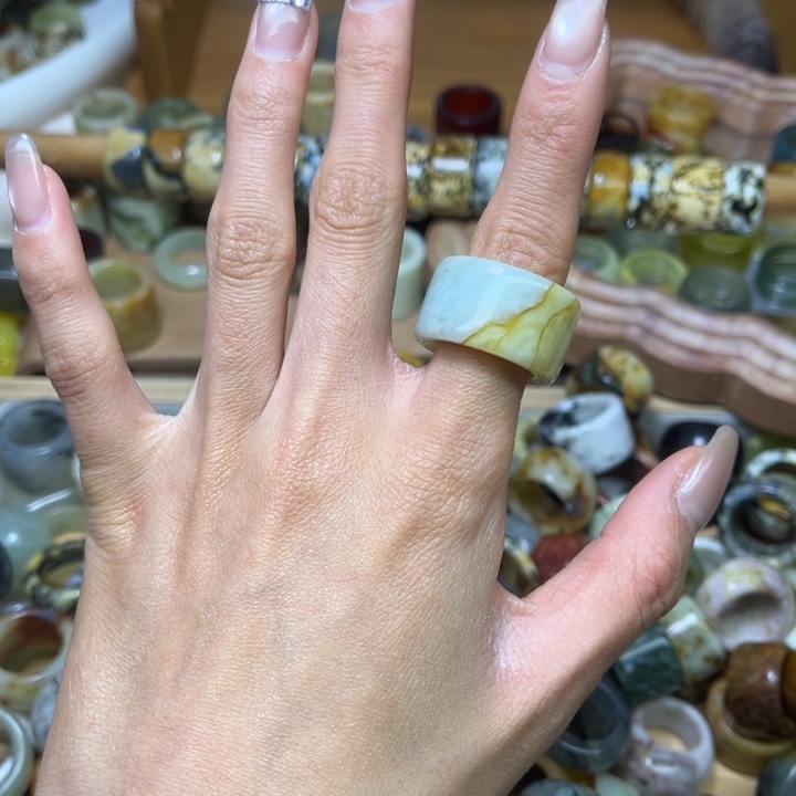 蛇纹石玉未镶嵌戒圈