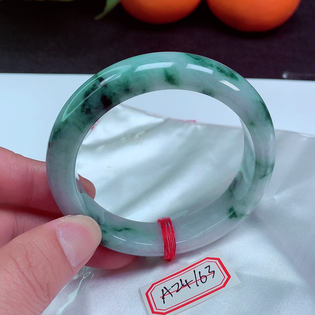 翡翠手镯（圆镯）未镶嵌圈口62