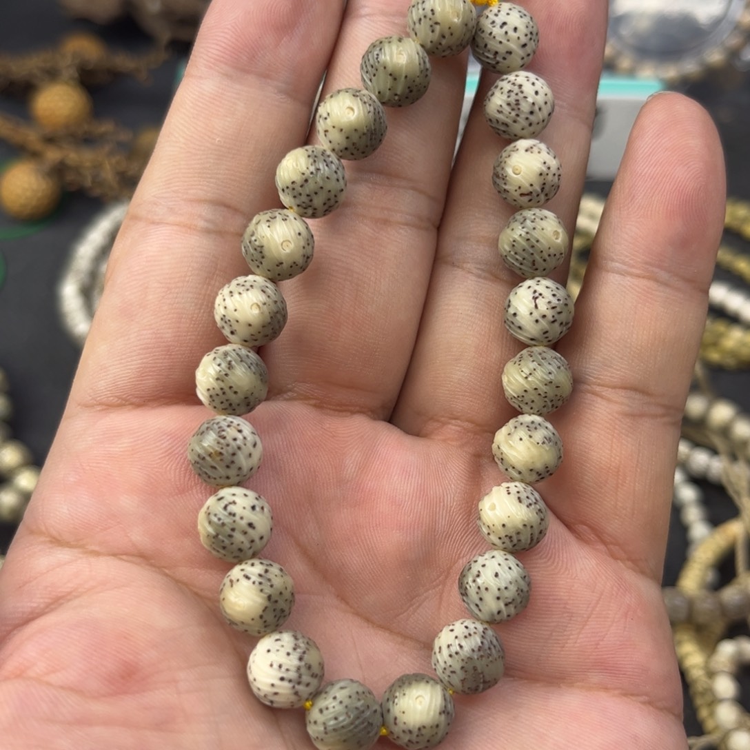 可***涂星月菩提吊坠10圆 大眼睛留白 细星 手雕拉丝 手持