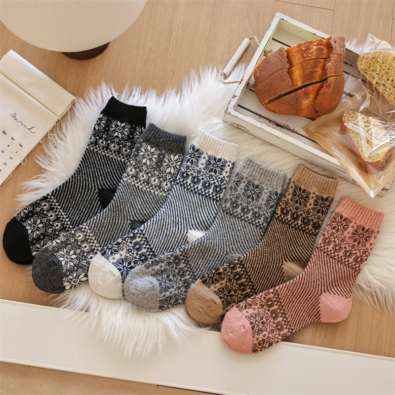 北欧雪花纹保暖复古风羊毛女袜3719冬季复古拼接厚款森系勃肯鞋袜