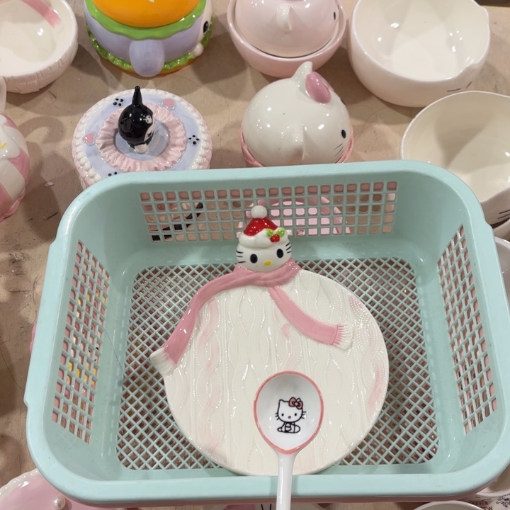 紫砂在外面吃了饭在回你电话