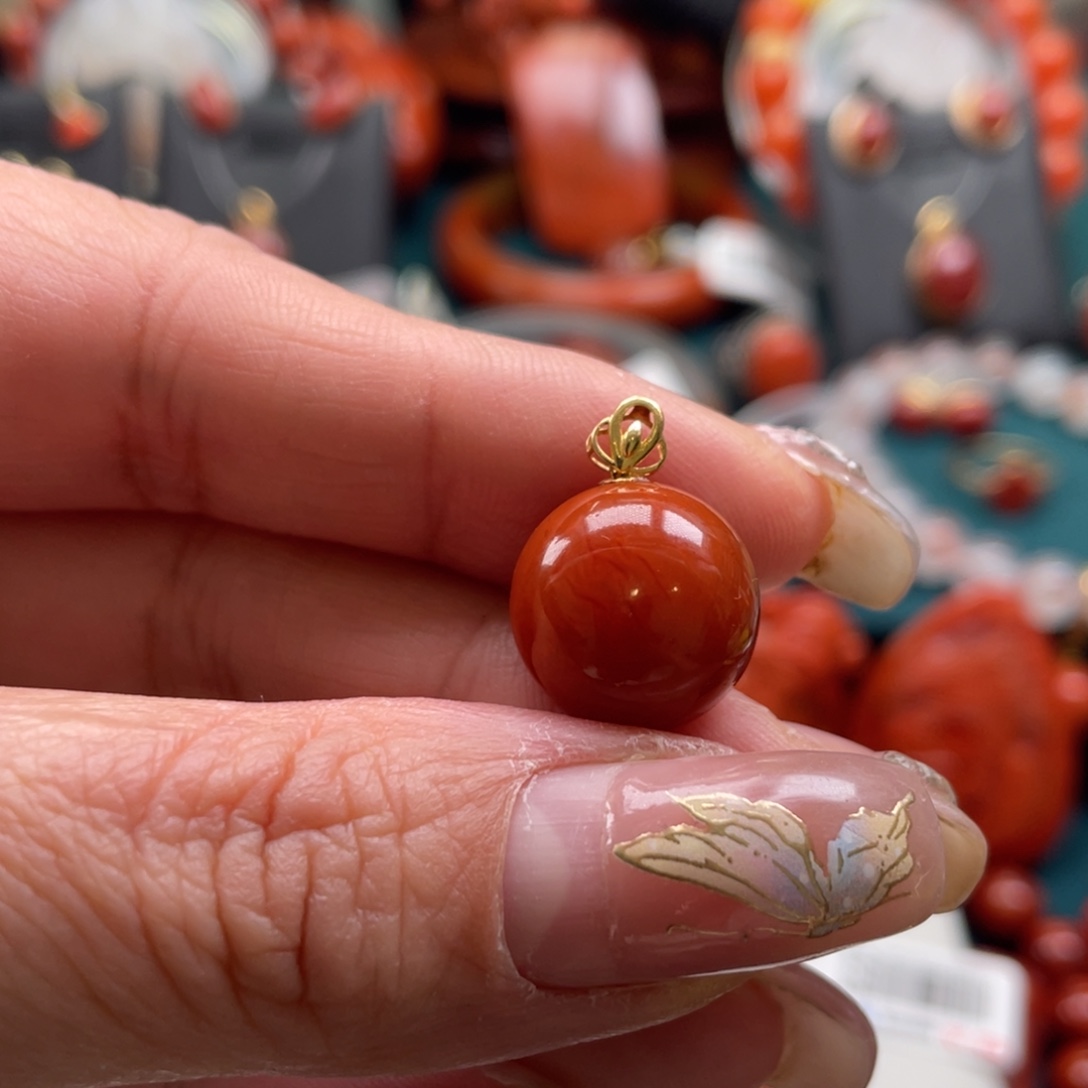 南红玛瑙18K金镶嵌川料南红蛋面吊坠