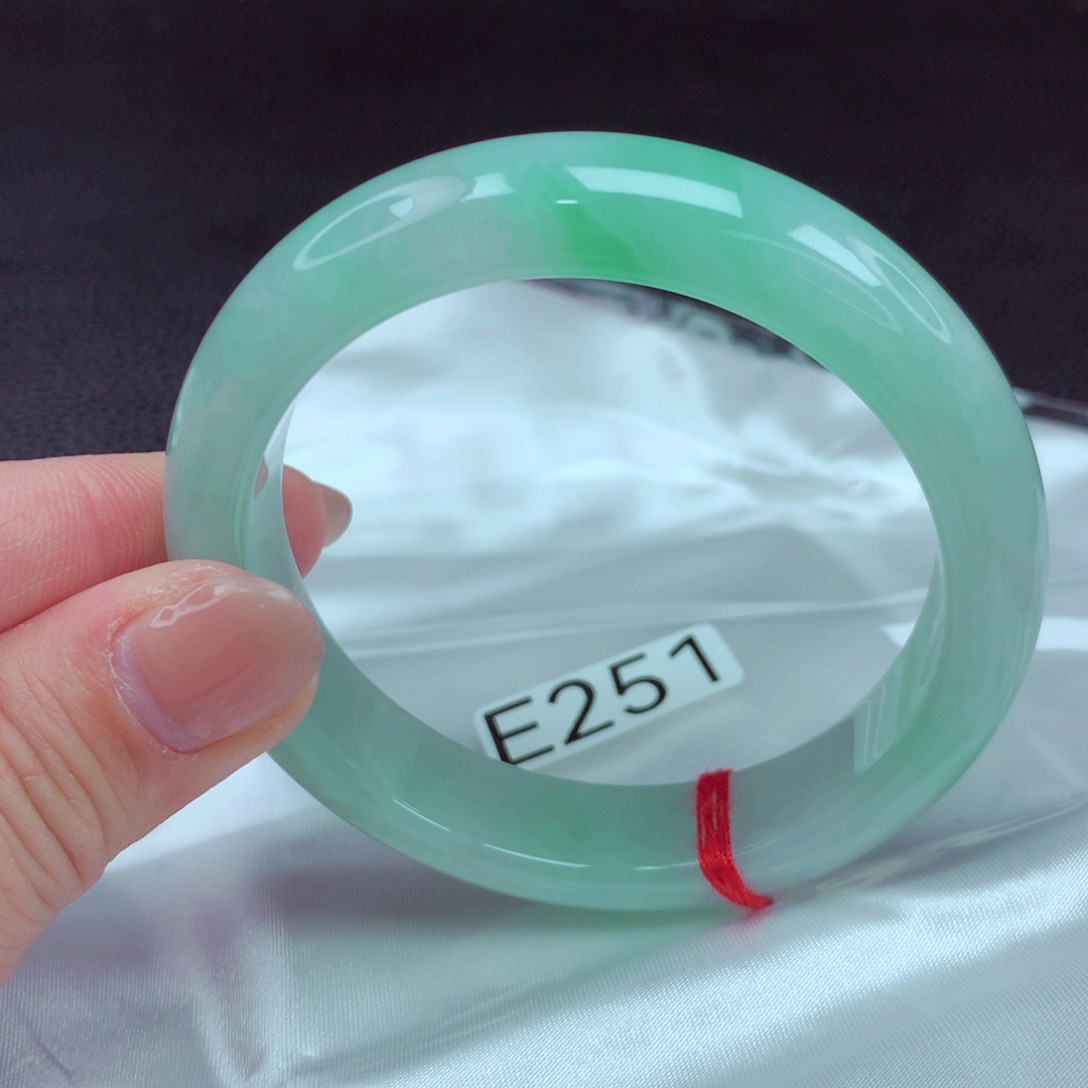 翡翠手镯未镶嵌手镯88