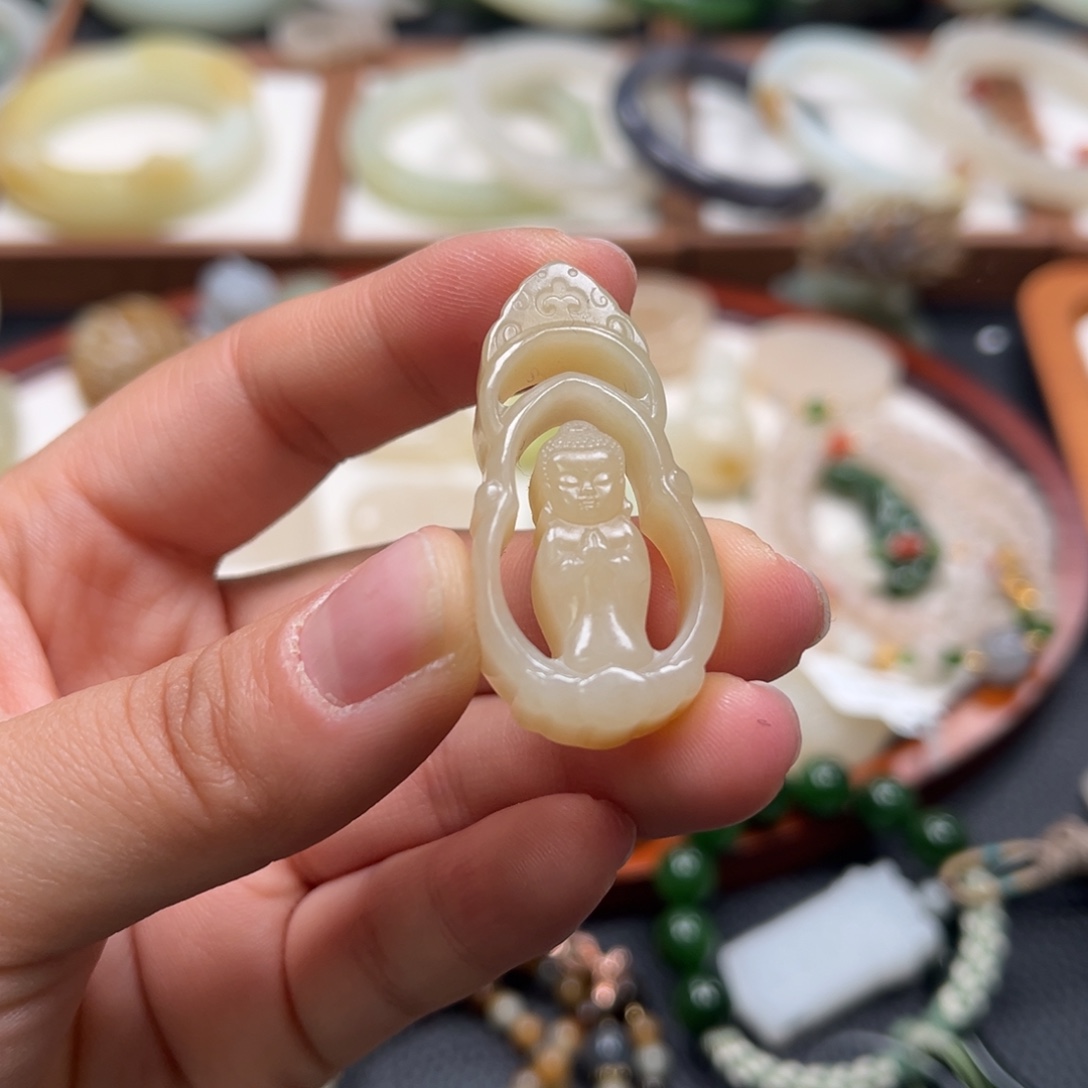 和田玉未镶嵌颈饰