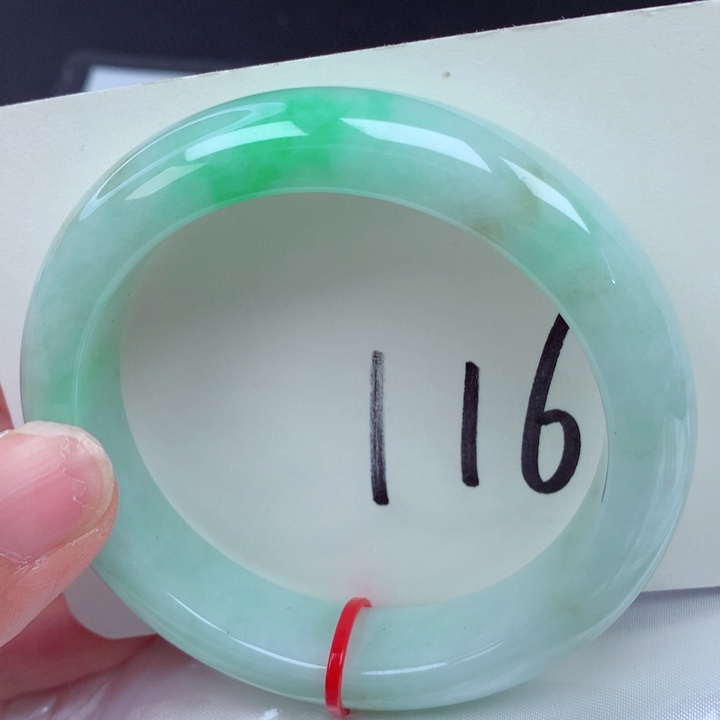 翡翠手镯未镶嵌翡翠