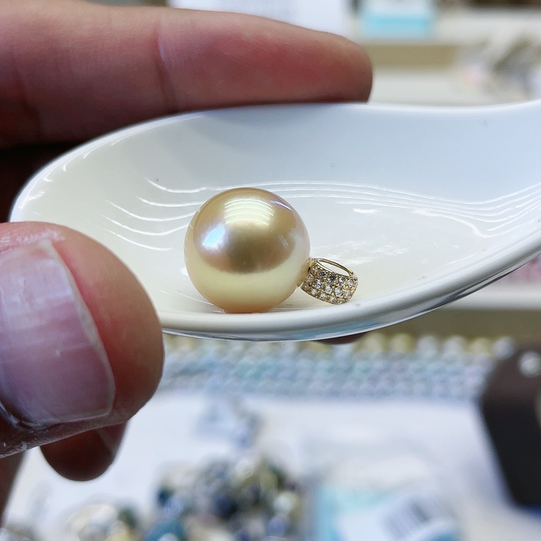 海水珍珠颈饰18K金镶嵌