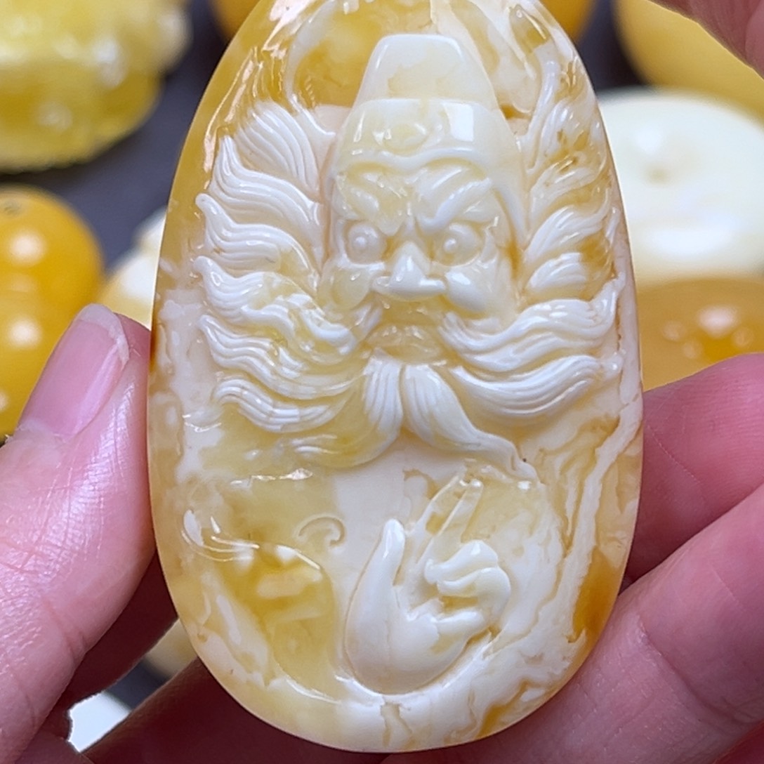 琥珀裸石未镶嵌钟馗