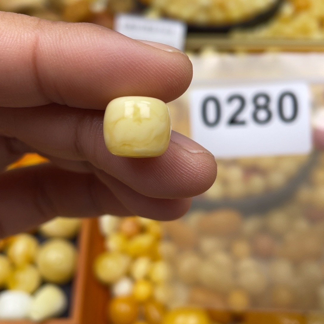 琥珀珠宝奇石未镶嵌11.7