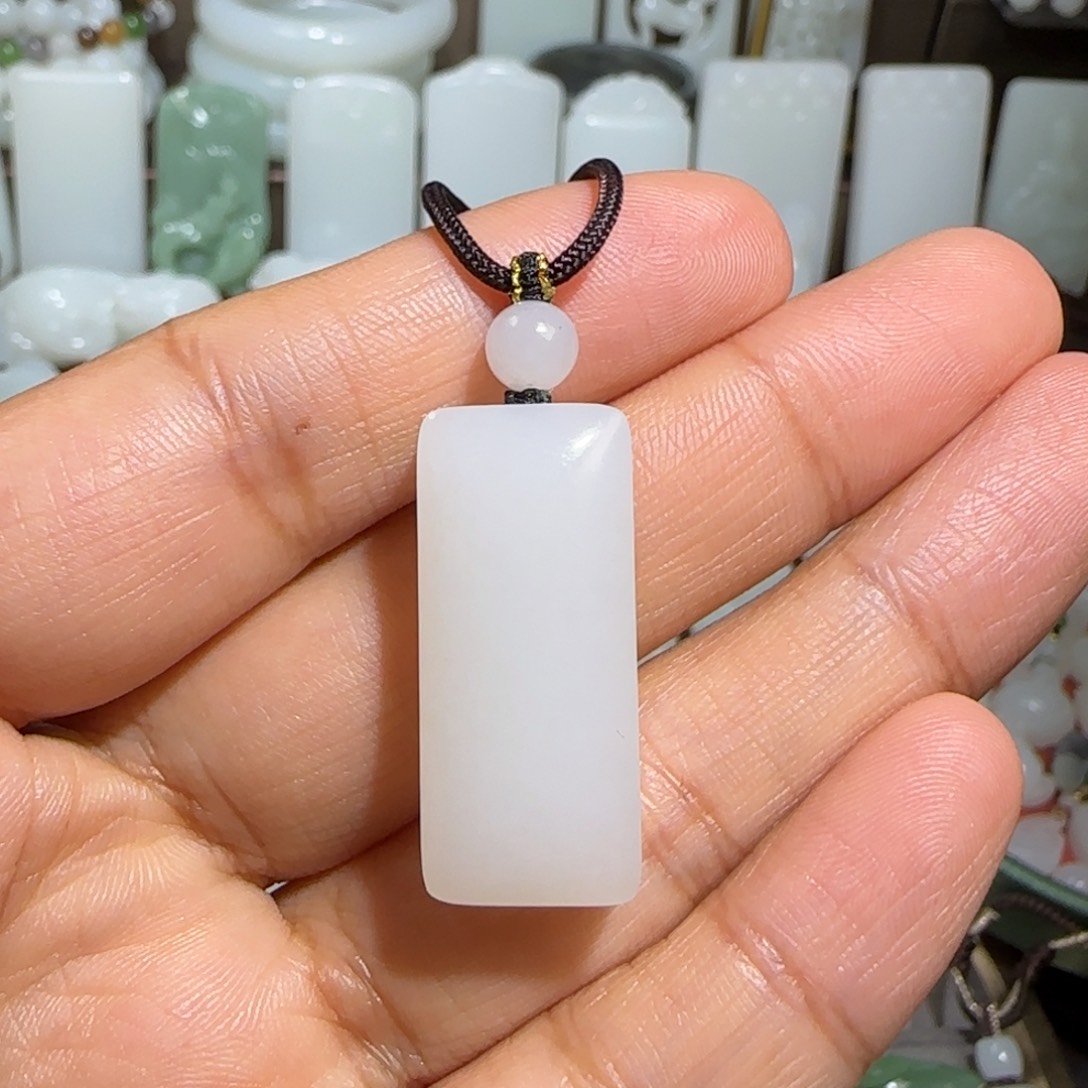 和田玉颈饰未镶嵌