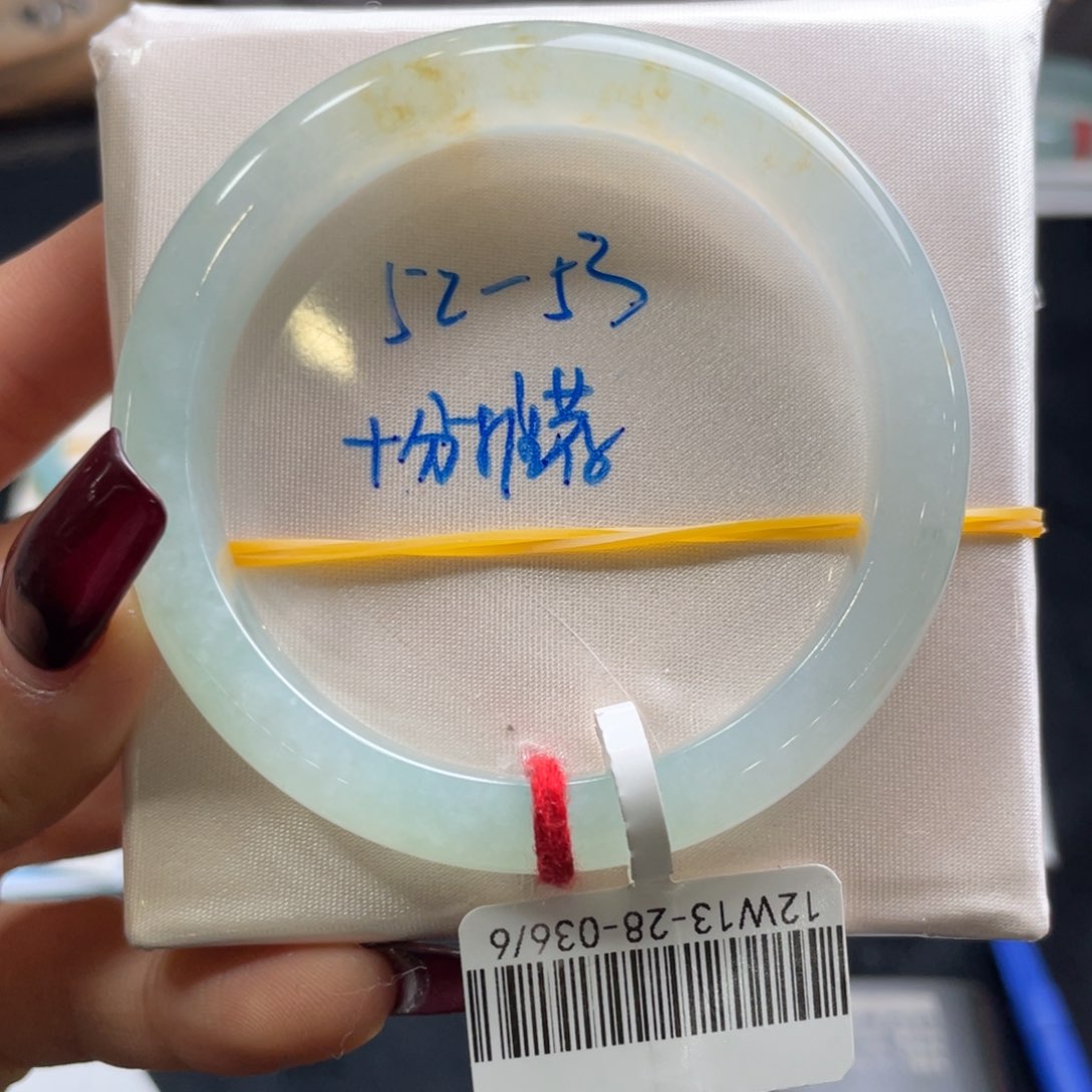 翡翠手镯未镶嵌翡翠手镯