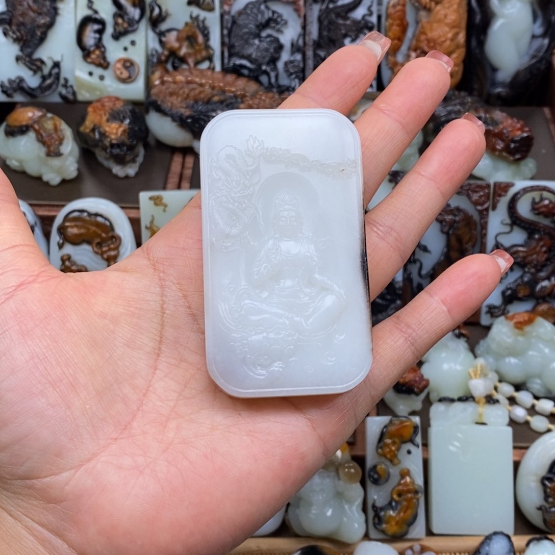 颈饰未镶嵌和田玉