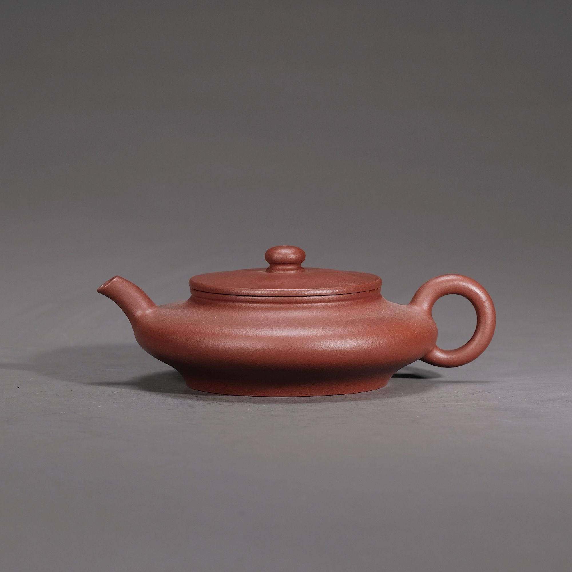 趺坐逃禅壶.朱泥古法全手工制作.容量110cc. 作者：陈艺颜