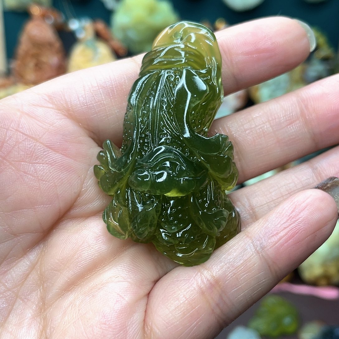 蛇纹石玉颈饰未镶嵌