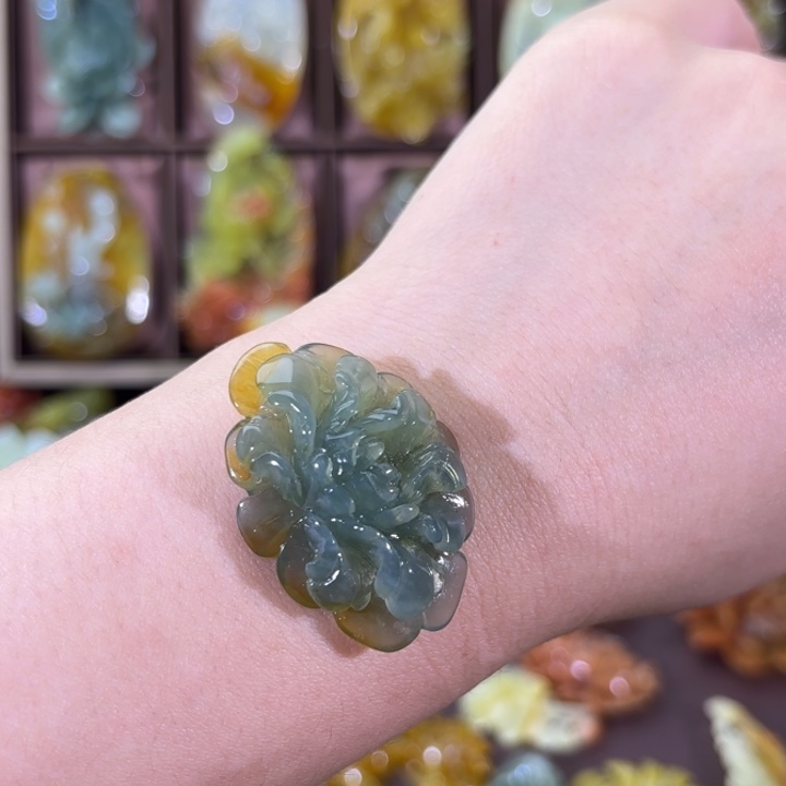 未镶嵌蛇纹石玉颈饰小*子