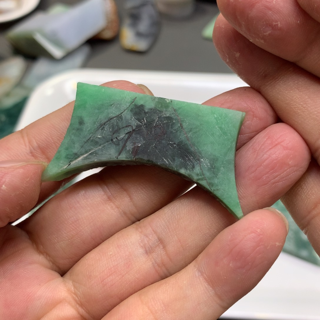 翡翠颈饰未镶嵌翡翠