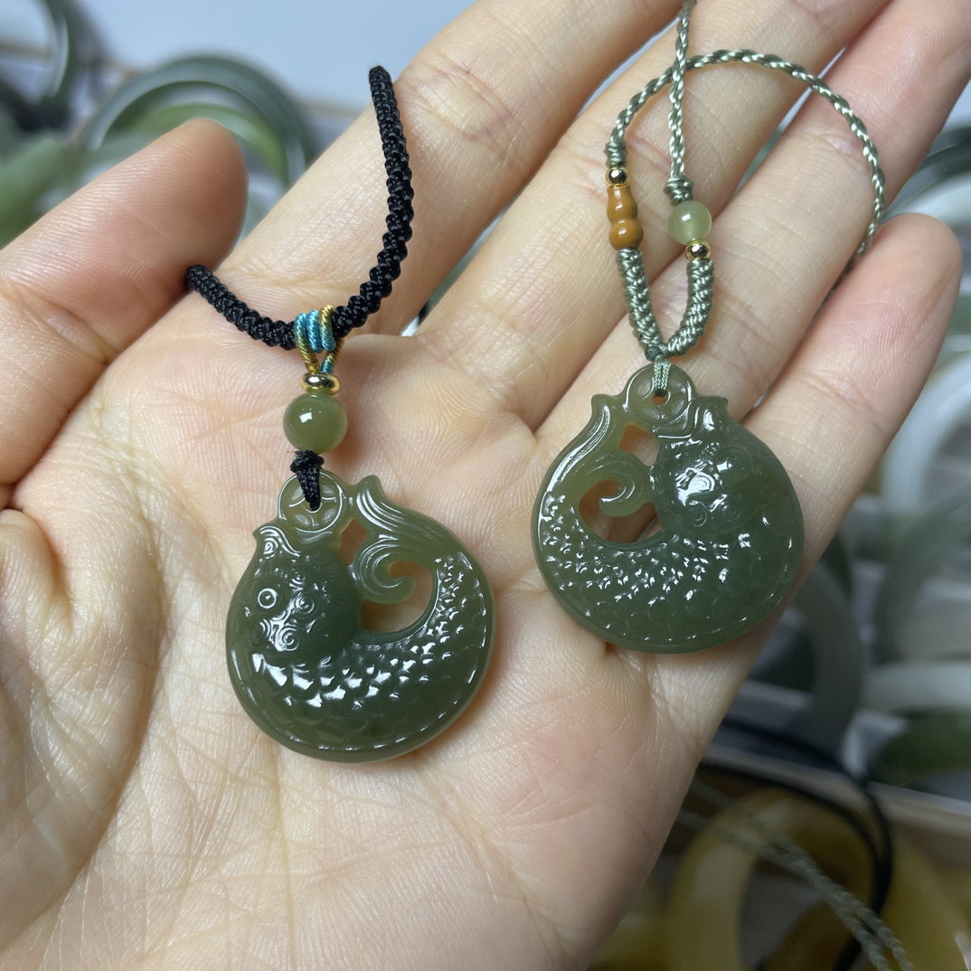 天然和田玉年年有余，鱼跃龙门吊坠多样性发一件