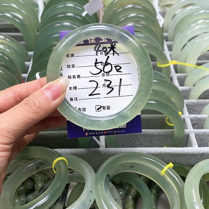 蛇纹石玉手镯未镶嵌